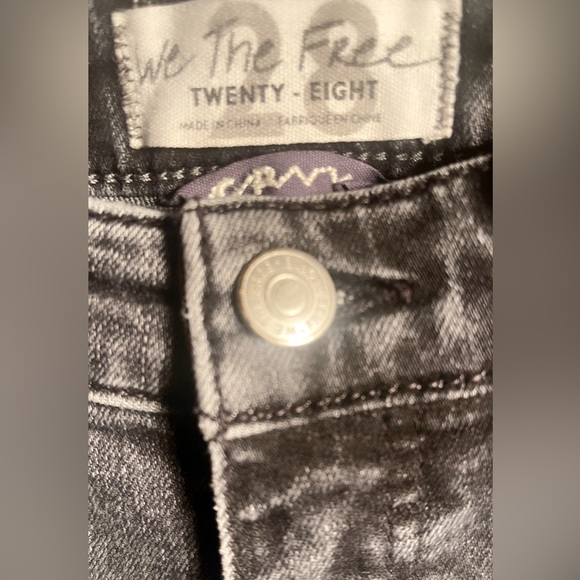 We The Free Curvy black distressed faded 5 pocket denim straight leg jean 28 - Picture 4 of 5